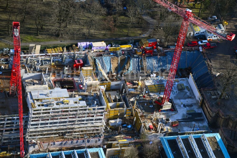 Luftaufnahme Berlin - Neubau- Baustelle für ein Rehabilitationszentrum der Rehaklinik im Ortsteil Marzahn in Berlin, Deutschland