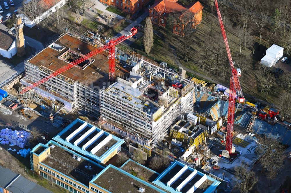 Luftaufnahme Berlin - Neubau- Baustelle für ein Rehabilitationszentrum der Rehaklinik im Ortsteil Marzahn in Berlin, Deutschland