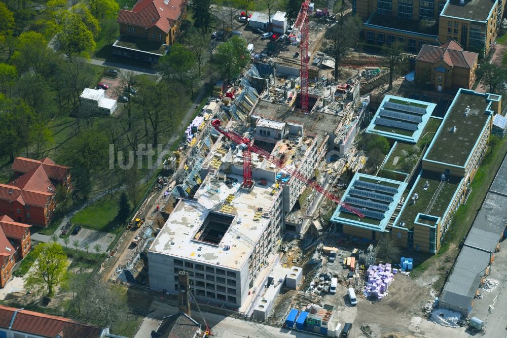 Berlin aus der Vogelperspektive: Neubau- Baustelle für ein Rehabilitationszentrum der Rehaklinik im Ortsteil Marzahn in Berlin, Deutschland