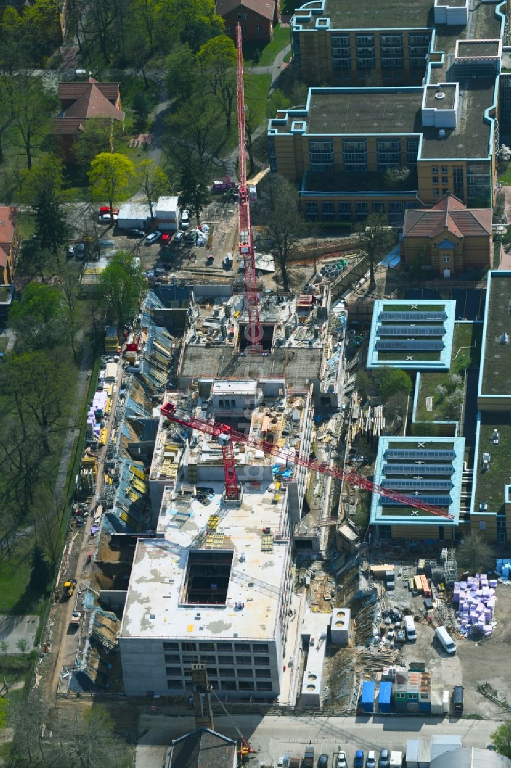 Luftaufnahme Berlin - Neubau- Baustelle für ein Rehabilitationszentrum der Rehaklinik im Ortsteil Marzahn in Berlin, Deutschland