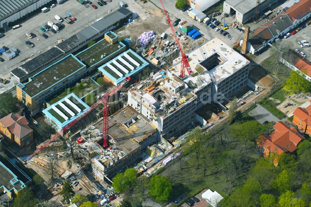 Luftaufnahme Berlin - Neubau- Baustelle für ein Rehabilitationszentrum der Rehaklinik im Ortsteil Marzahn in Berlin, Deutschland