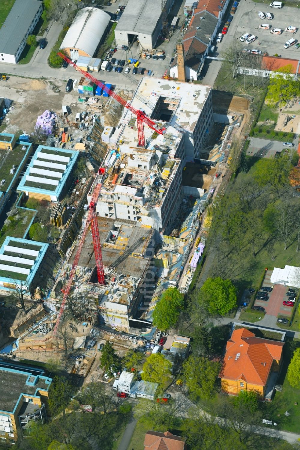 Berlin von oben - Neubau- Baustelle für ein Rehabilitationszentrum der Rehaklinik im Ortsteil Marzahn in Berlin, Deutschland