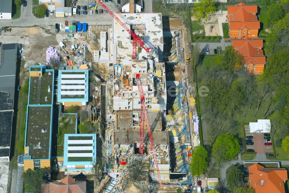 Luftbild Berlin - Neubau- Baustelle für ein Rehabilitationszentrum der Rehaklinik im Ortsteil Marzahn in Berlin, Deutschland