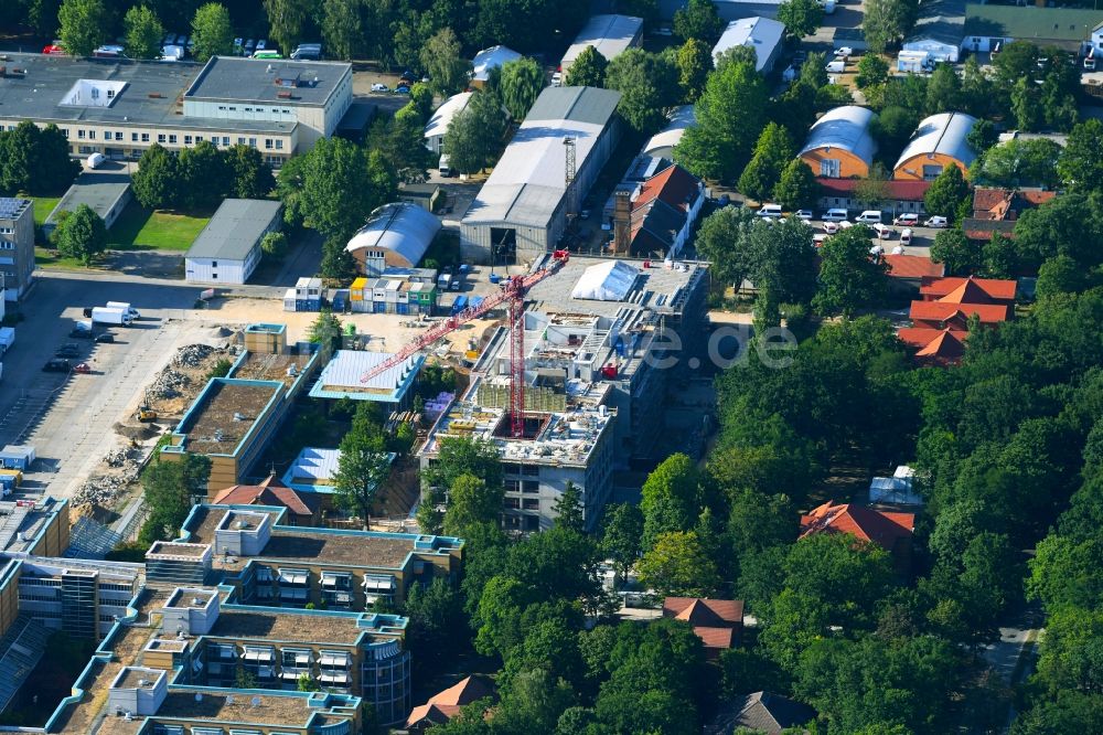 Luftaufnahme Berlin - Neubau- Baustelle für ein Rehabilitationszentrum der Rehaklinik im Ortsteil Marzahn in Berlin, Deutschland