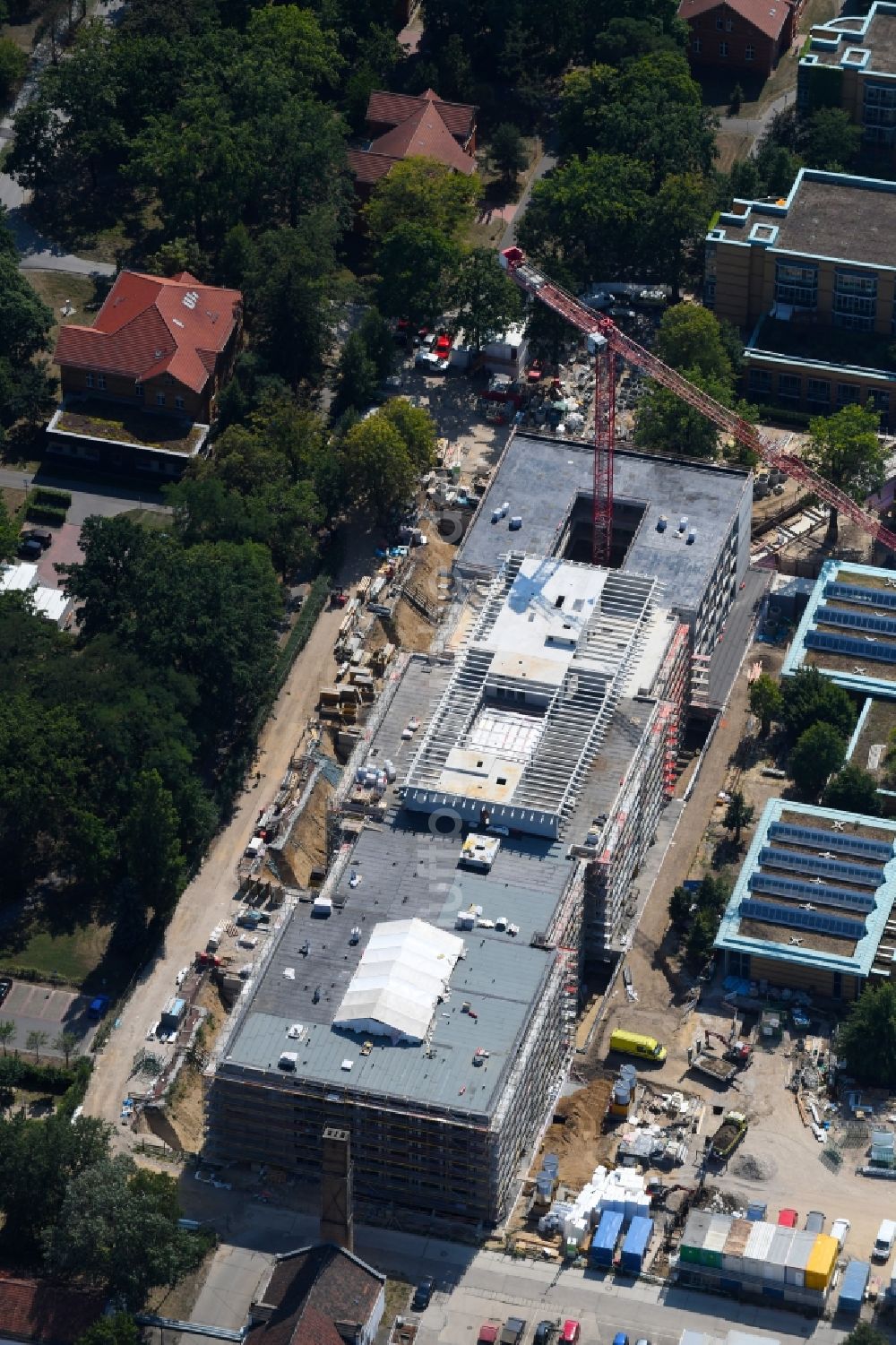 Luftaufnahme Berlin - Neubau- Baustelle für ein Rehabilitationszentrum der Rehaklinik im Ortsteil Marzahn in Berlin, Deutschland