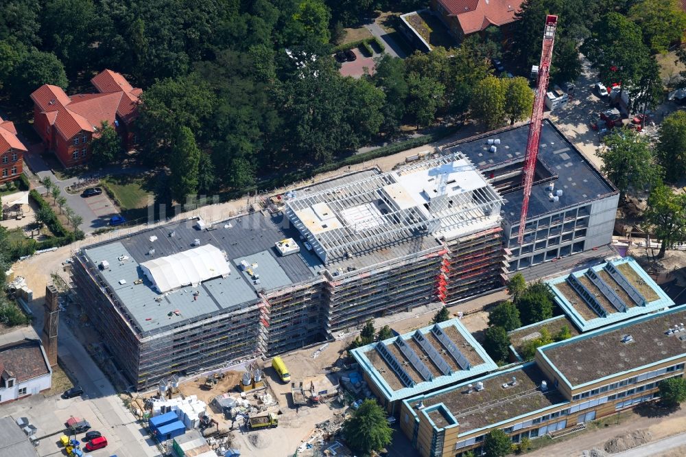 Berlin aus der Vogelperspektive: Neubau- Baustelle für ein Rehabilitationszentrum der Rehaklinik im Ortsteil Marzahn in Berlin, Deutschland