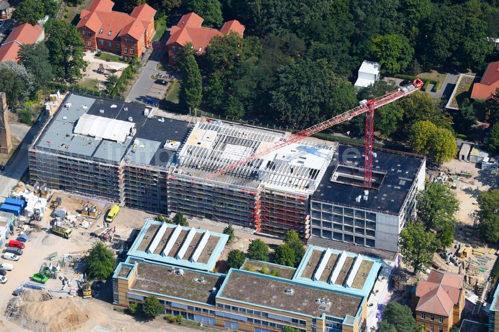 Berlin aus der Vogelperspektive: Neubau- Baustelle für ein Rehabilitationszentrum der Rehaklinik im Ortsteil Marzahn in Berlin, Deutschland