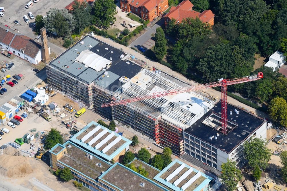 Luftaufnahme Berlin - Neubau- Baustelle für ein Rehabilitationszentrum der Rehaklinik im Ortsteil Marzahn in Berlin, Deutschland