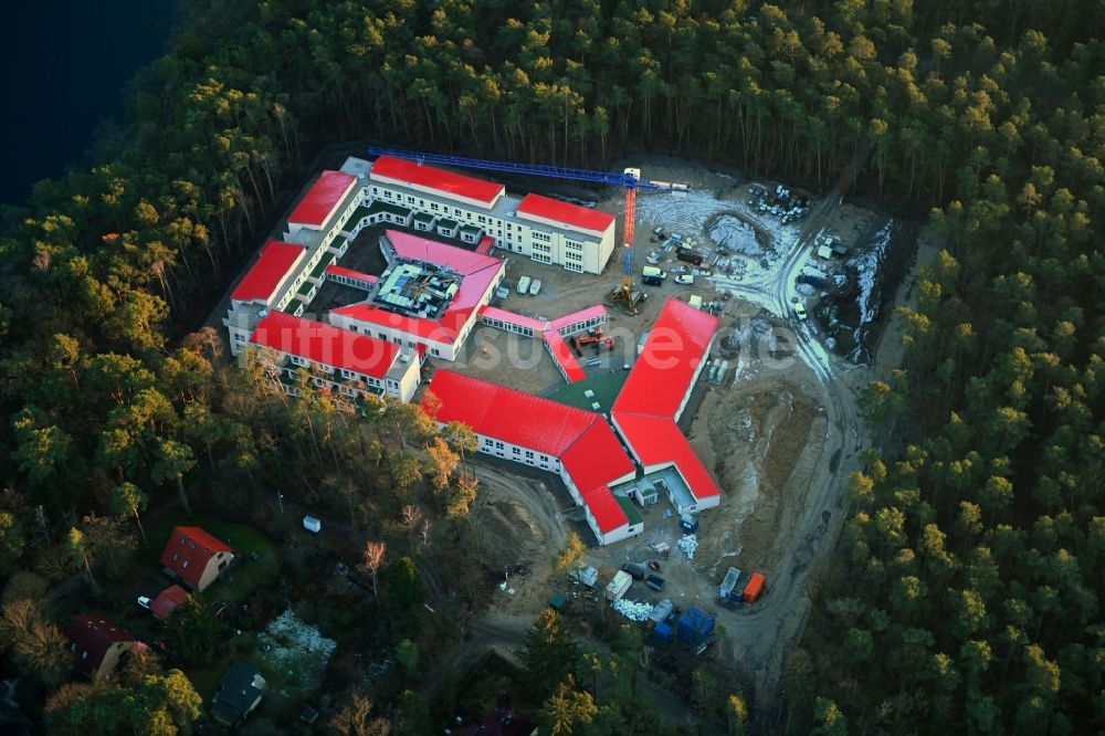 Strausberg aus der Vogelperspektive: Neubau- Baustelle für ein Rehabilitationszentrum der Rehaklinik in Strausberg im Bundesland Brandenburg, Deutschland