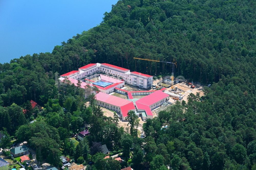 Luftaufnahme Strausberg - Neubau- Baustelle für ein Rehabilitationszentrum der Rehaklinik in Strausberg im Bundesland Brandenburg, Deutschland