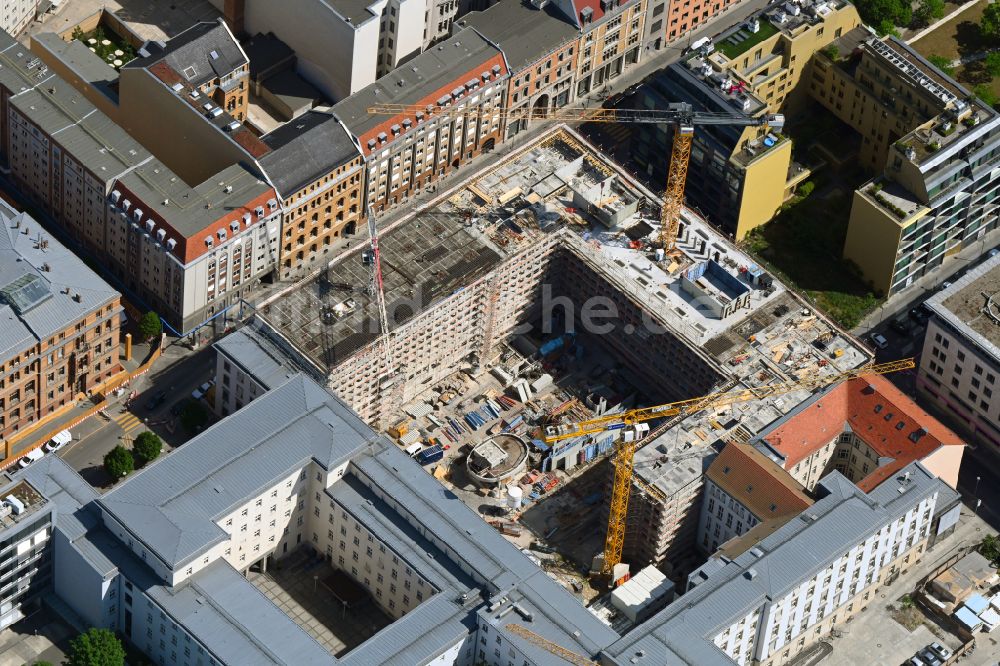 Luftbild Berlin - Neubau- Baustelle Verwaltungsgebäude der staatlichen Behörde eines Büro- und Verwaltungsgebäudes des Deutscher Bundestag und Büro- und Geschäftshauses der Botschaft der Republik Polen in Berlin, Deutschland