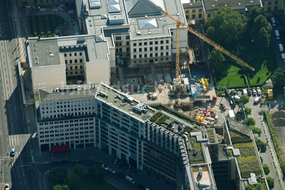 Luftbild Berlin - Neubau- Baustelle Verwaltungsgebäude der staatlichen Behörde des Bundesrat am Leipziger Platz im Ortsteil Mitte in Berlin, Deutschland