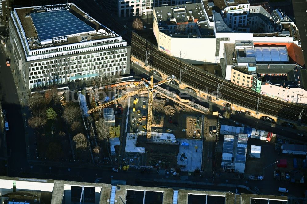 Berlin aus der Vogelperspektive: Neubau- Baustelle Verwaltungsgebäude der staatlichen Behörde des Bundestags mit neuen Büroflächen zwischen Adele-Schreiber-Krieger-Straße und Margarete-Steffin-Straße in Berlin, Deutschland