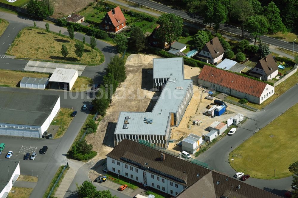 Oranienburg von oben - Neubau- Baustelle Verwaltungsgebäude der staatlichen Behörde Erweiterungsbau Finanzamt am Heinrich-Grüber-Platz in Oranienburg im Bundesland Brandenburg, Deutschland