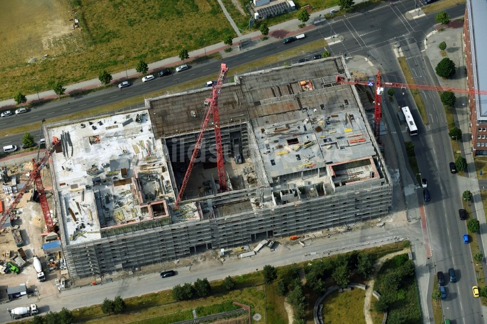 Berlin aus der Vogelperspektive: Neubau- Baustelle Verwaltungsgebäude der staatlichen Behörde Laborgebäude mit Verwaltung für das Landeslabor Berlin-Brandenburg (LLBB) im Ortsteil Adlershof in Berlin