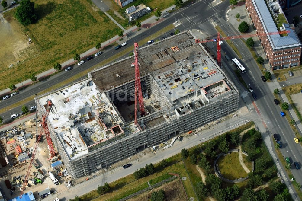 Luftbild Berlin - Neubau- Baustelle Verwaltungsgebäude der staatlichen Behörde Laborgebäude mit Verwaltung für das Landeslabor Berlin-Brandenburg (LLBB) im Ortsteil Adlershof in Berlin