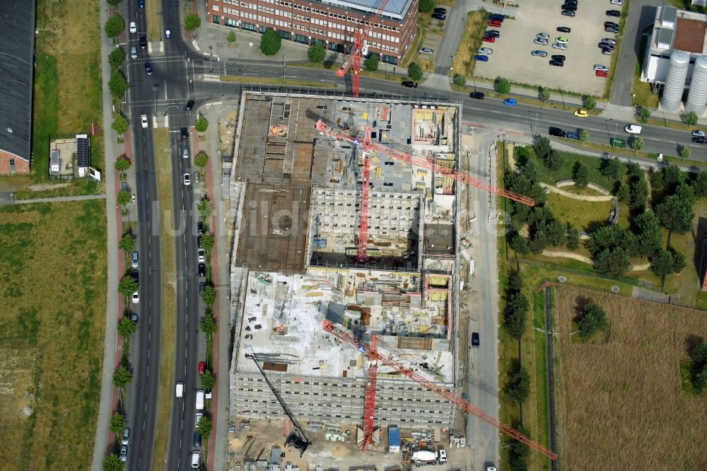 Berlin aus der Vogelperspektive: Neubau- Baustelle Verwaltungsgebäude der staatlichen Behörde Laborgebäude mit Verwaltung für das Landeslabor Berlin-Brandenburg (LLBB) im Ortsteil Adlershof in Berlin