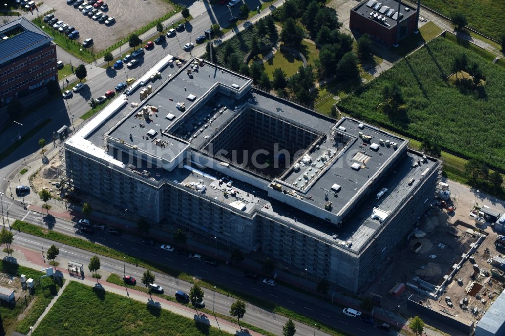 Luftaufnahme Berlin - Neubau- Baustelle Verwaltungsgebäude der staatlichen Behörde Laborgebäude mit Verwaltung für das Landeslabor Berlin-Brandenburg (LLBB) im Ortsteil Adlershof in Berlin