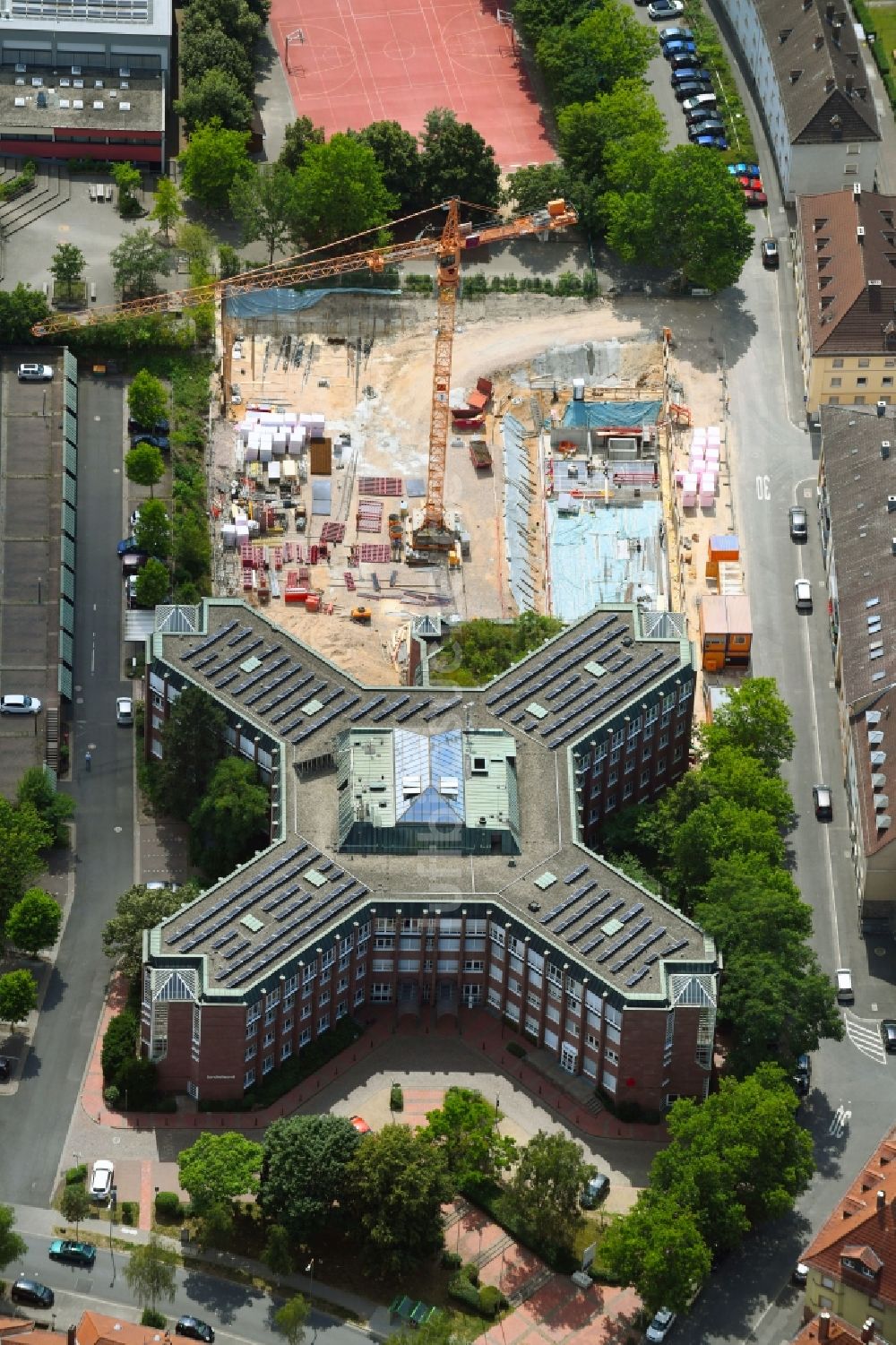 Luftaufnahme Aschaffenburg - Neubau- Baustelle Verwaltungsgebäude der staatlichen Behörde des Landratsamt in Aschaffenburg im Bundesland Bayern, Deutschland