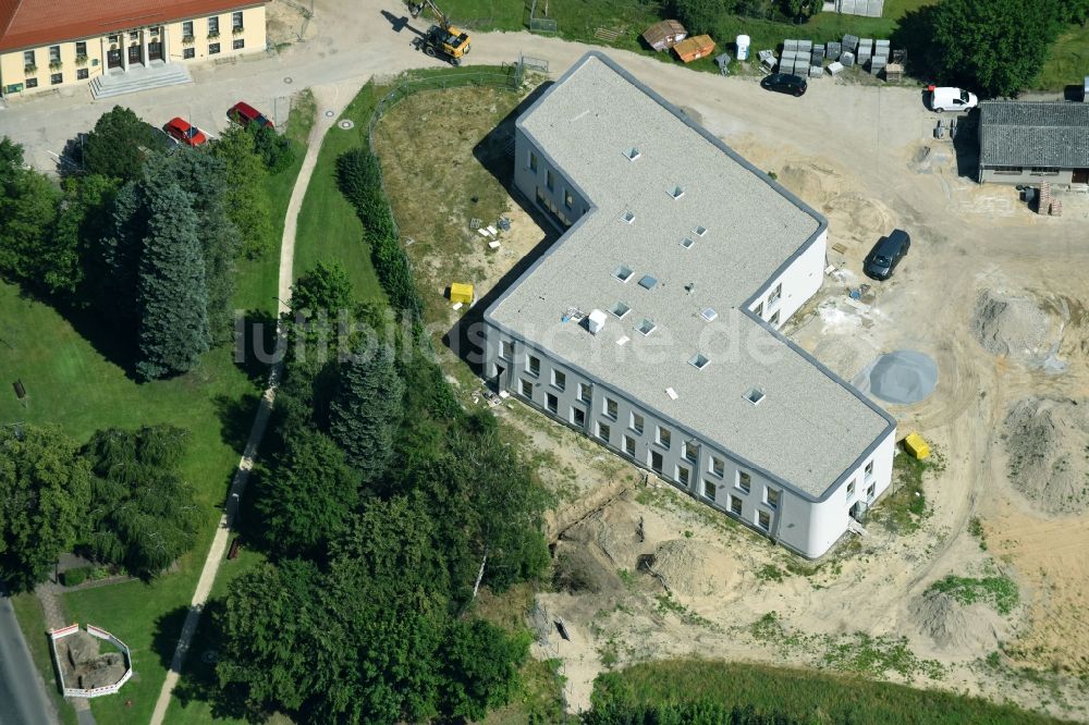 Luftaufnahme Fredersdorf-Vogelsdorf - Neubau- Baustelle Verwaltungsgebäude der staatlichen Behörde Verwaltungsgebäudes der Gemeinde Fredersdorf-Vogelsdorf Am Rathaus im Ortsteil Fredersdorf in Fredersdorf-Vogelsdorf im Bundesland Brandenburg, Deutschland