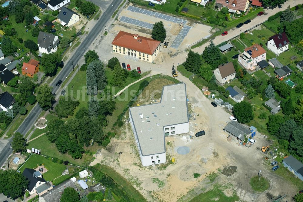 Luftbild Fredersdorf-Vogelsdorf - Neubau- Baustelle Verwaltungsgebäude der staatlichen Behörde Verwaltungsgebäudes der Gemeinde Fredersdorf-Vogelsdorf Am Rathaus im Ortsteil Fredersdorf in Fredersdorf-Vogelsdorf im Bundesland Brandenburg, Deutschland