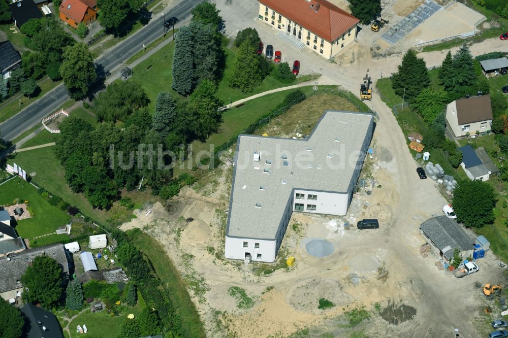 Luftaufnahme Fredersdorf-Vogelsdorf - Neubau- Baustelle Verwaltungsgebäude der staatlichen Behörde Verwaltungsgebäudes der Gemeinde Fredersdorf-Vogelsdorf Am Rathaus im Ortsteil Fredersdorf in Fredersdorf-Vogelsdorf im Bundesland Brandenburg, Deutschland