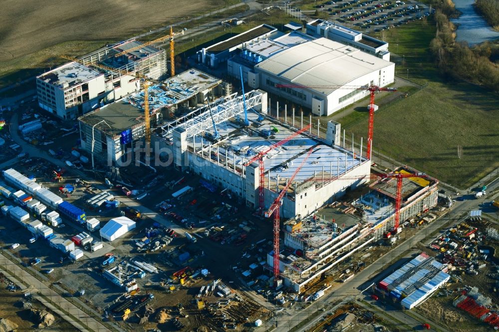 Luftaufnahme Dresden - Neubau - Baustelle auf dem Werksgelände der Robert Bosch Semiconductor Manufacturing Dresden GmbH im Ortsteil Hellerau in Dresden im Bundesland Sachsen, Deutschland