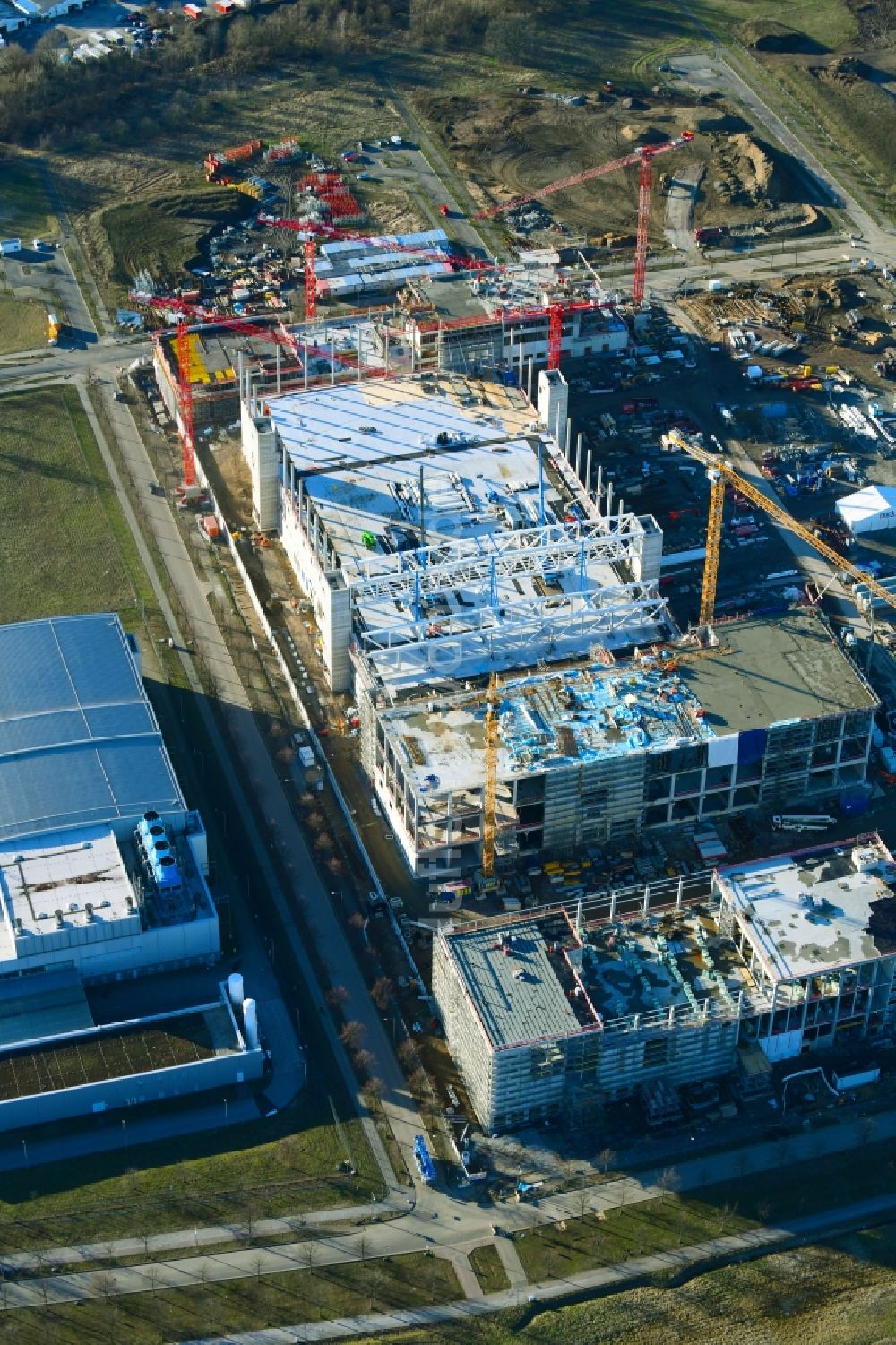 Luftbild Dresden - Neubau - Baustelle auf dem Werksgelände der Robert Bosch Semiconductor Manufacturing Dresden GmbH im Ortsteil Hellerau in Dresden im Bundesland Sachsen, Deutschland