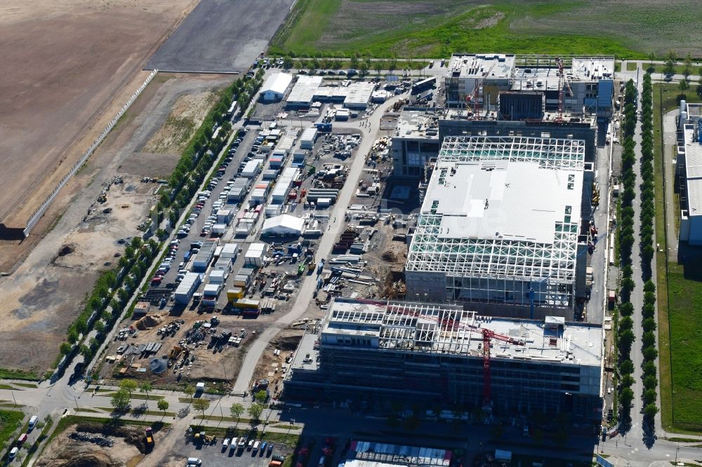 Luftbild Dresden - Neubau - Baustelle auf dem Werksgelände der Robert Bosch Semiconductor Manufacturing Dresden GmbH im Ortsteil Hellerau in Dresden im Bundesland Sachsen, Deutschland