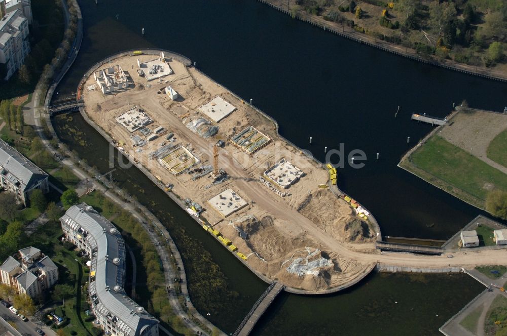 Berlin aus der Vogelperspektive: Neubau- Baustelle zum Wohngebiet der Mehrfamilienhaussiedlung am Tegeler Hafen im Ortsteil Reinickendorf in Berlin, Deutschland