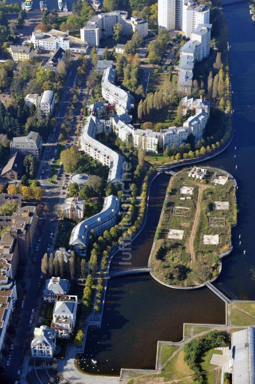 Berlin aus der Vogelperspektive: Neubau- Baustelle zum Wohngebiet der Mehrfamilienhaussiedlung am Tegeler Hafen im Ortsteil Reinickendorf in Berlin, Deutschland