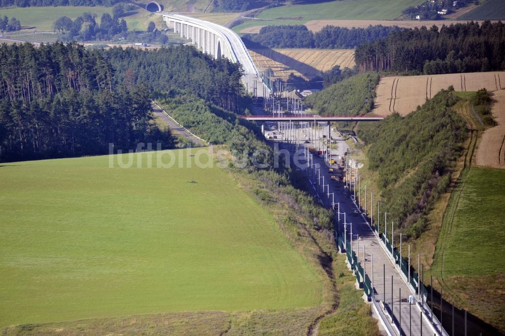 Wümbach aus der Vogelperspektive: Neubau des Betonviaduktes Wümbachtalbrücke ICE Strecke VDE im Bundesland Thüringen