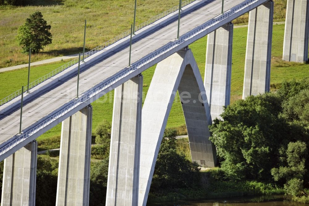 Wümbach aus der Vogelperspektive: Neubau des Betonviaduktes Wümbachtalbrücke ICE Strecke VDE im Bundesland Thüringen