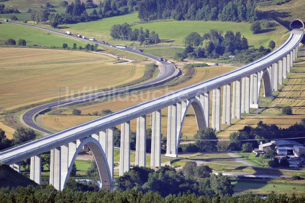 Luftaufnahme Wümbach - Neubau des Betonviaduktes Wümbachtalbrücke ICE Strecke VDE im Bundesland Thüringen