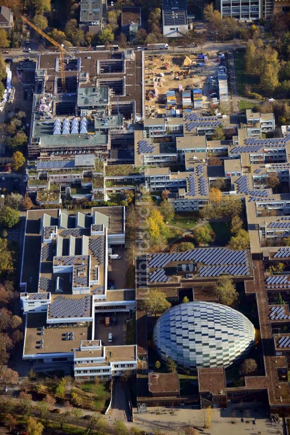 Berlin aus der Vogelperspektive: Neubau einer Bibliothek der Kleinen Fächer und einer naturwissenschaftlichen Bibliothek der Freien Universität an der Fabeckstraße in Berlin Dahlem