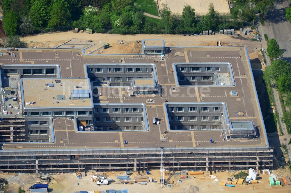 Luftbild Berlin - Neubau einer Bibliothek der Kleinen Fächer und einer naturwissenschaftlichen Bibliothek der Freien Universität an der Fabeckstraße in Berlin Dahlem