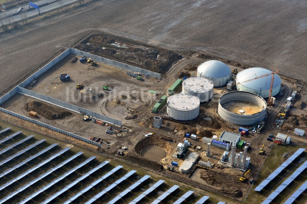 Luftbild Oberkrämer - Neubau einer Biogas - Anlage am Solarpark am Veltener Weg in Oberkrämer im Bundesland Brandenburg