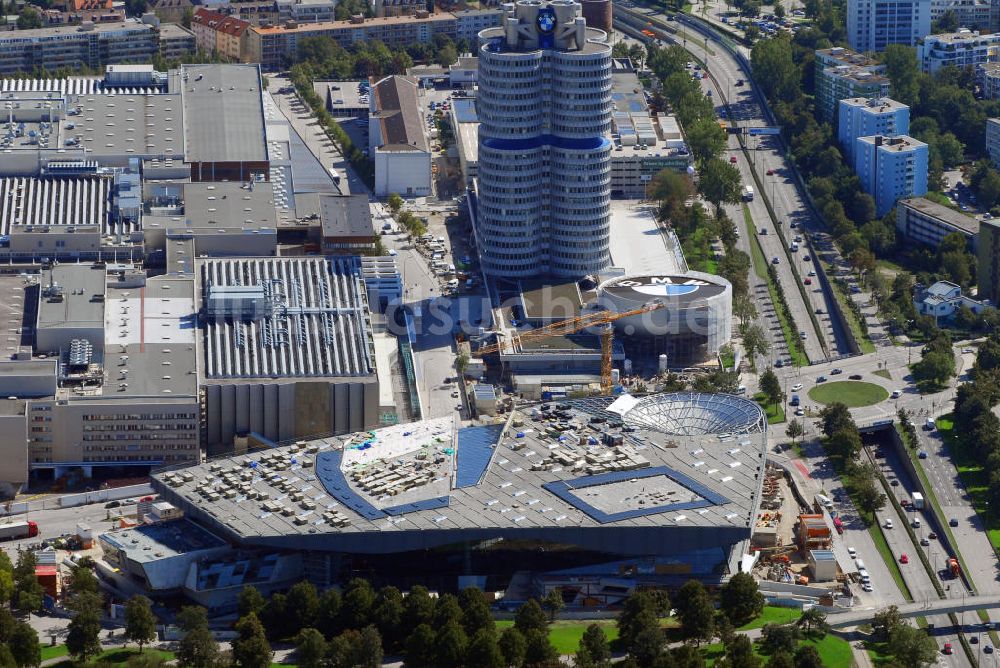 München von oben - Neubau der BMW Welt in München