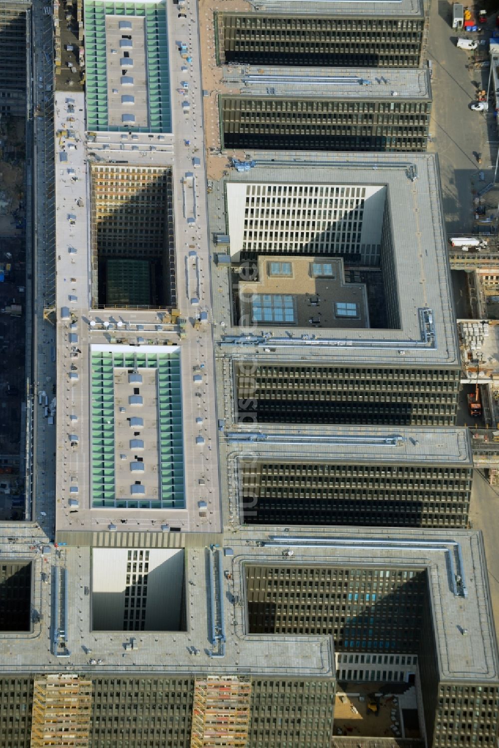 Berlin von oben - Neubau der BND-Zentrale in Berlin-Mitte an der Chausseestraße in der Hauptstadt