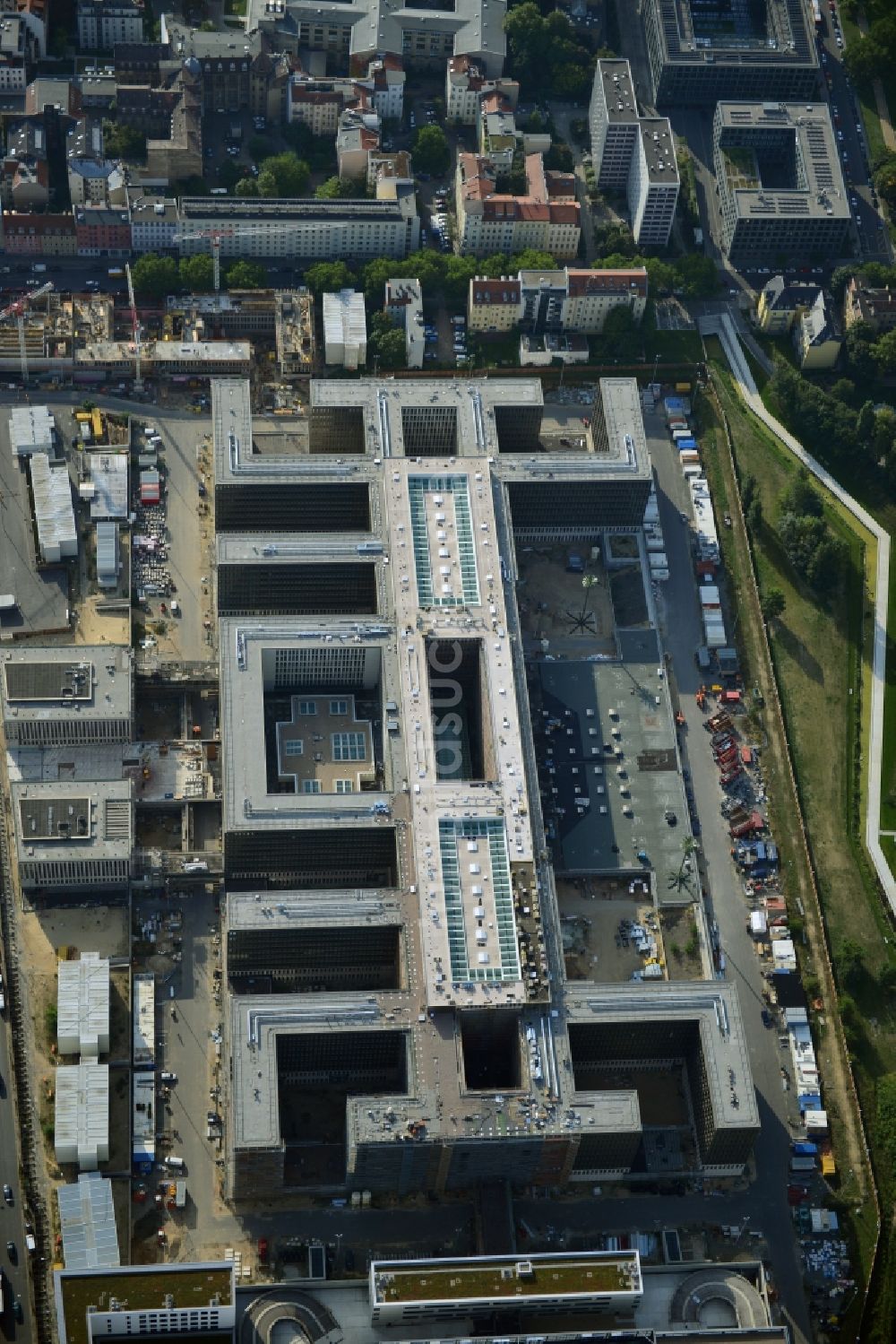 Berlin von oben - Neubau der BND-Zentrale in Berlin-Mitte an der Chausseestraße in der Hauptstadt