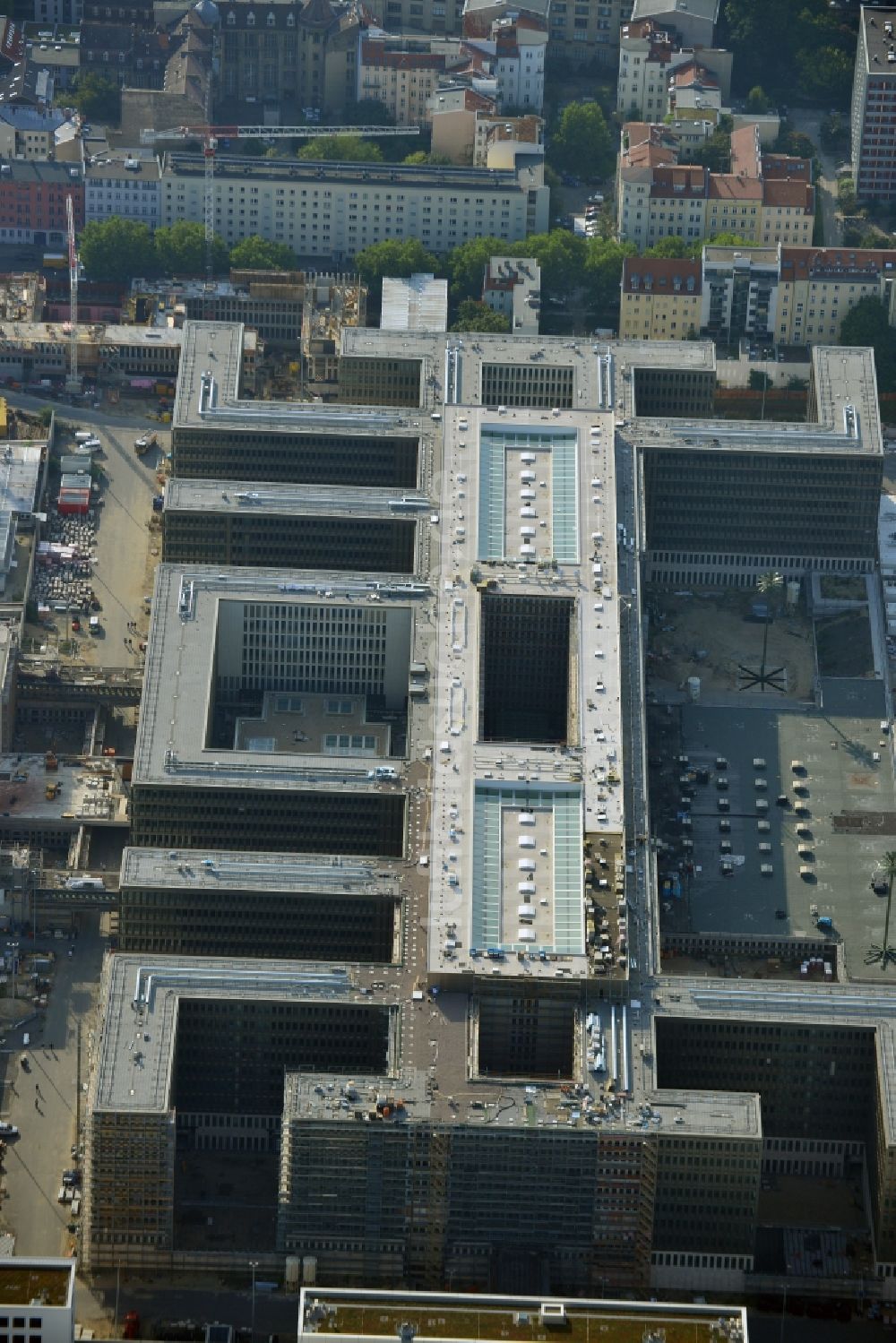 Luftbild Berlin - Neubau der BND-Zentrale in Berlin-Mitte an der Chausseestraße in der Hauptstadt