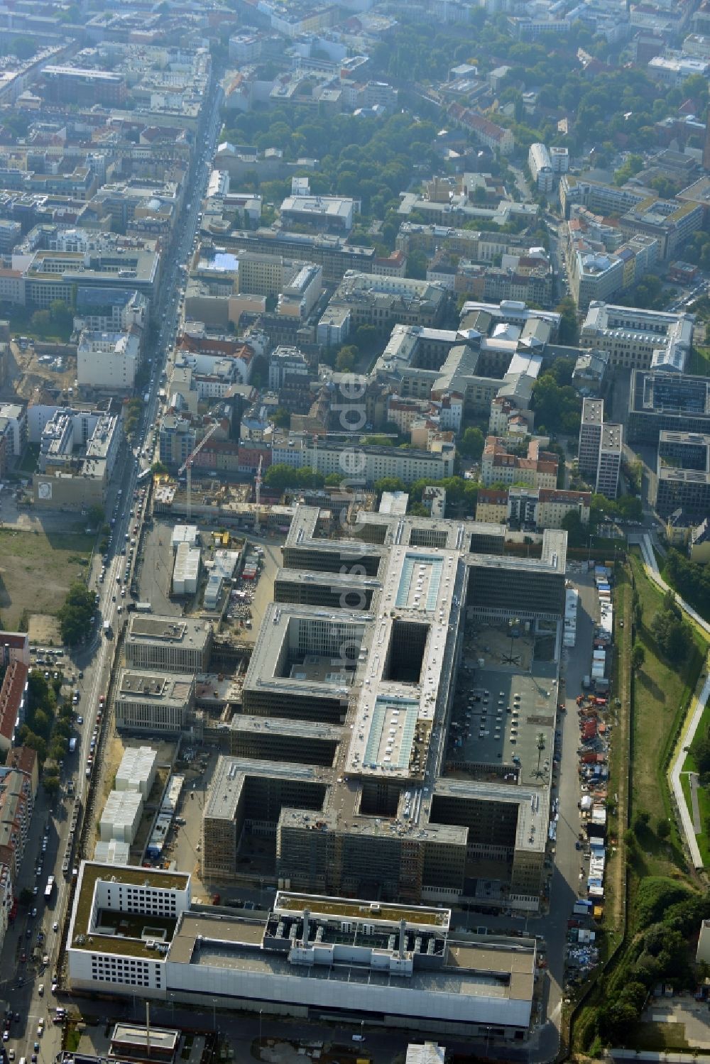 Luftaufnahme Berlin - Neubau der BND-Zentrale in Berlin-Mitte an der Chausseestraße in der Hauptstadt