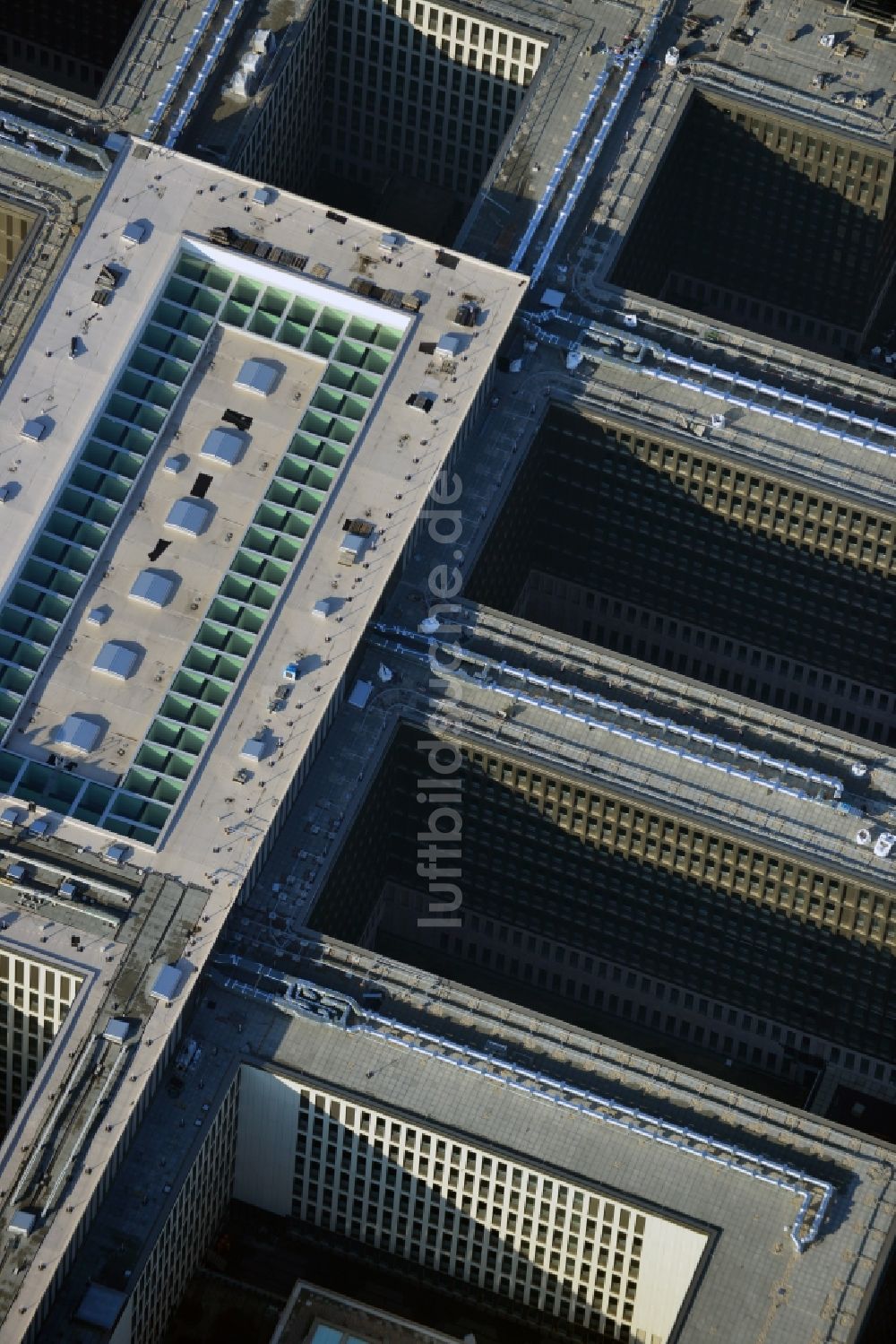 Berlin aus der Vogelperspektive: Neubau der BND-Zentrale in Berlin-Mitte an der Chausseestraße in der Hauptstadt Berlin