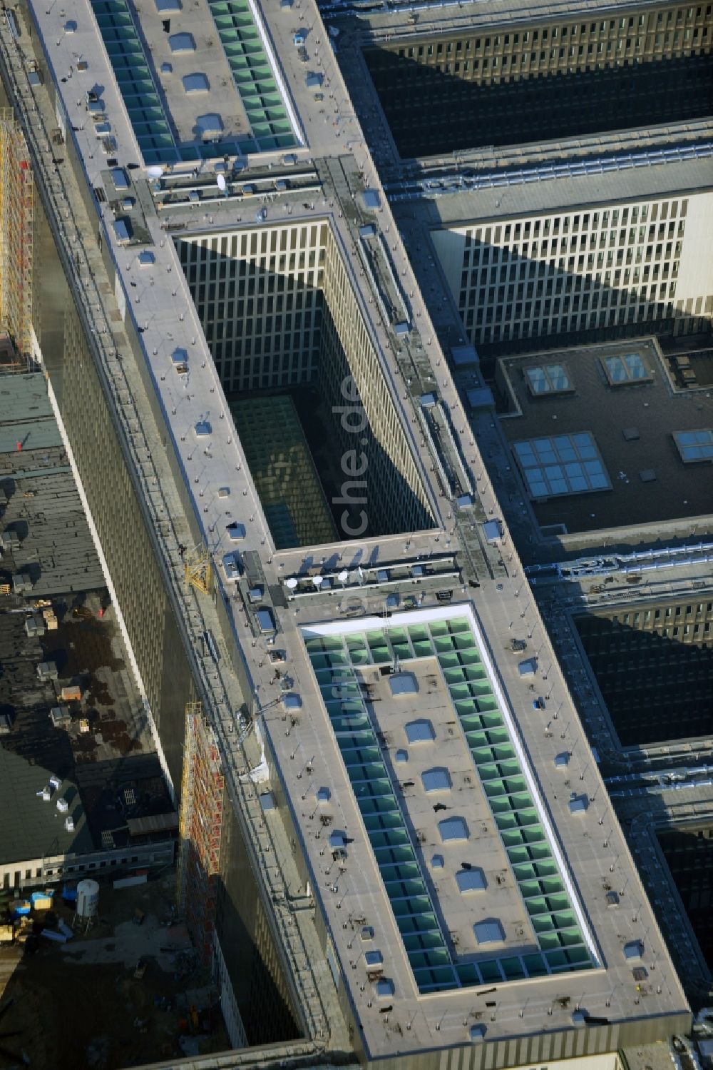 Berlin aus der Vogelperspektive: Neubau der BND-Zentrale in Berlin-Mitte an der Chausseestraße in der Hauptstadt Berlin