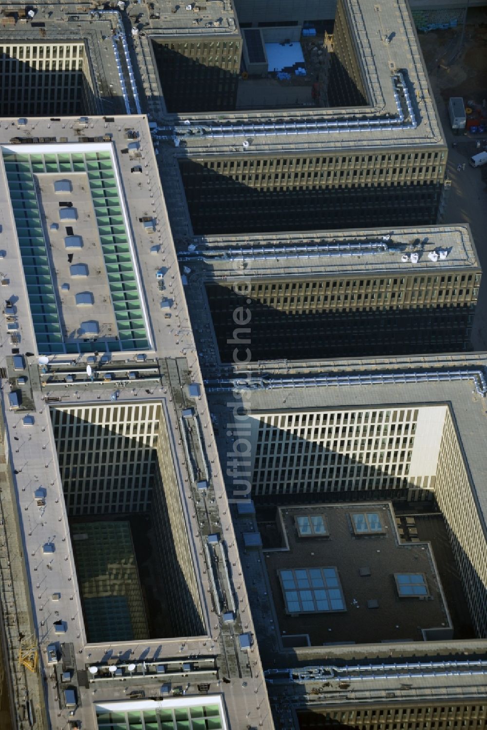 Luftbild Berlin - Neubau der BND-Zentrale in Berlin-Mitte an der Chausseestraße in der Hauptstadt Berlin