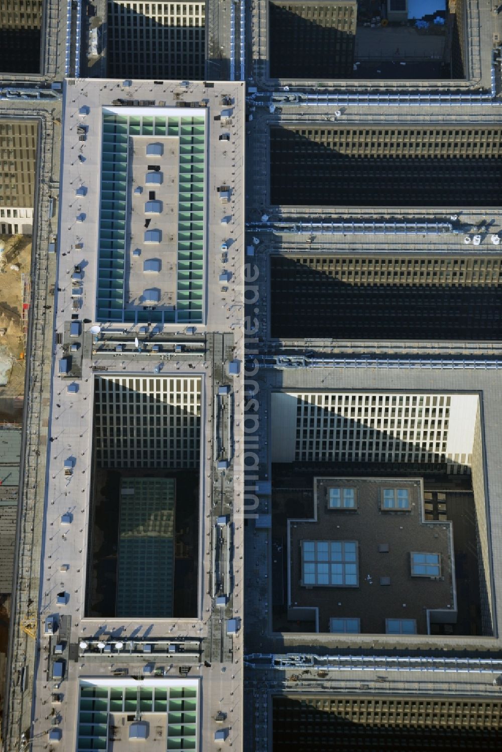 Luftaufnahme Berlin - Neubau der BND-Zentrale in Berlin-Mitte an der Chausseestraße in der Hauptstadt Berlin