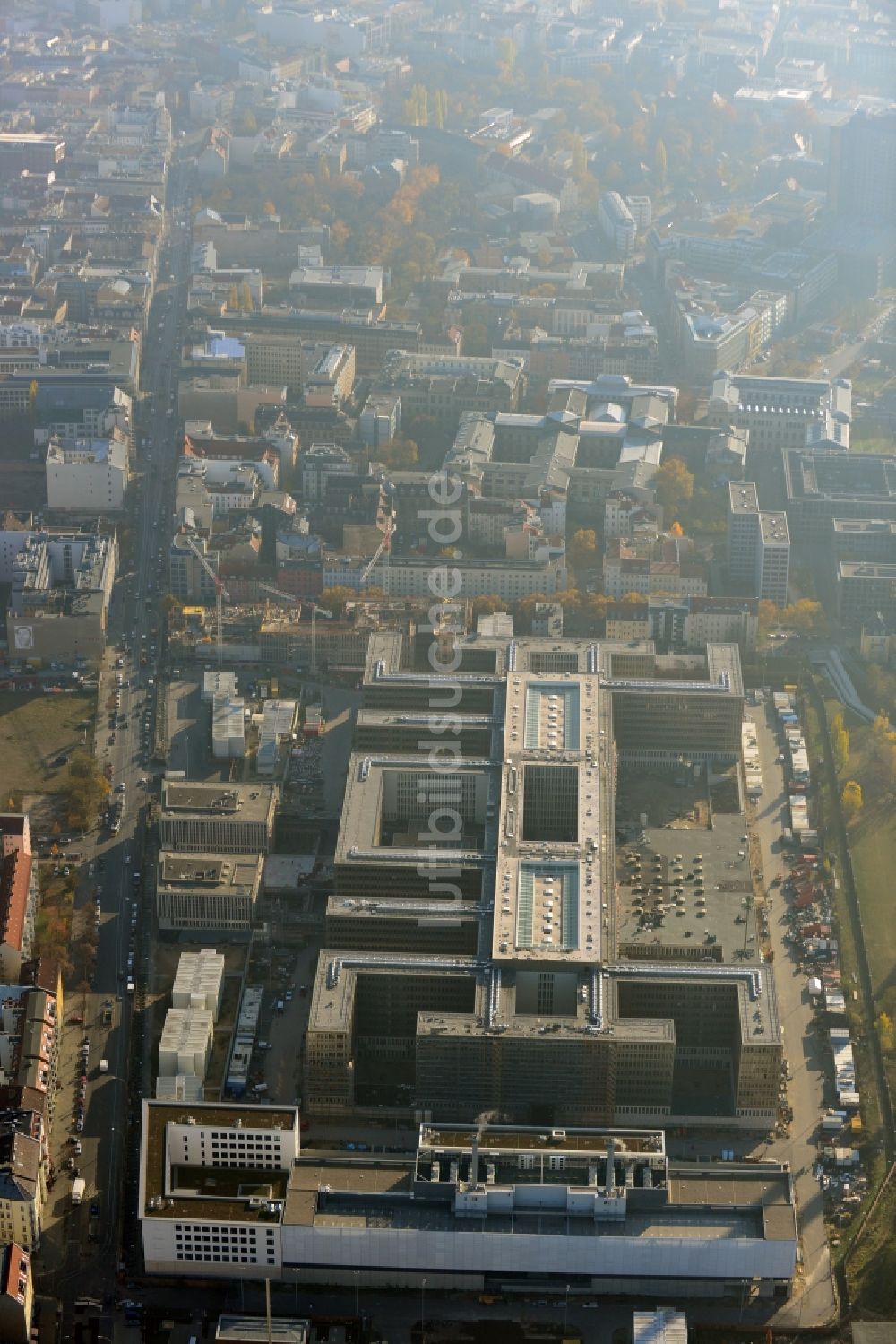 Luftbild Berlin - Neubau der BND-Zentrale in Berlin-Mitte an der Chausseestraße in der Hauptstadt Berlin