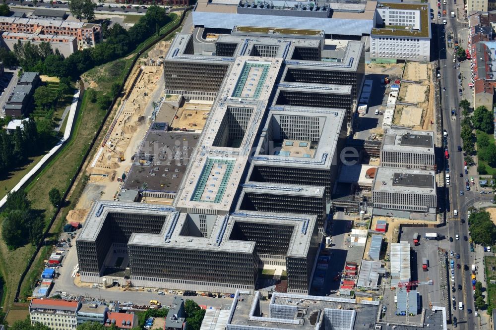 Berlin aus der Vogelperspektive: Neubau der BND-Zentrale in Berlin-Mitte an der Chausseestraße in der Hauptstadt Berlin