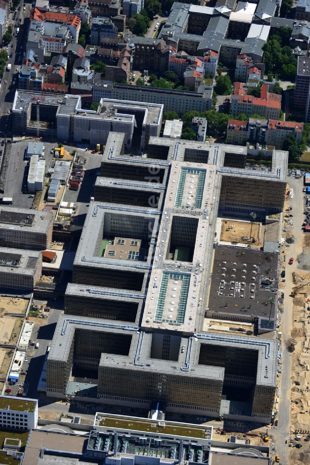 Luftbild Berlin - Neubau der BND-Zentrale in Berlin-Mitte an der Chausseestraße in der Hauptstadt Berlin