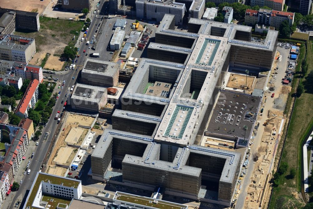 Berlin von oben - Neubau der BND-Zentrale in Berlin-Mitte an der Chausseestraße in der Hauptstadt Berlin